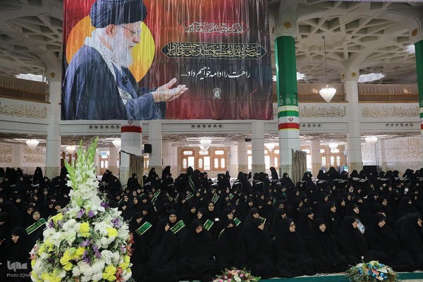 خطبه‌خوانی روز میلاد کریمه اهل بیت(س)