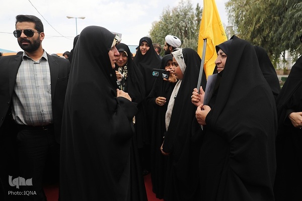 استقبال از خانواده شهدای دانش آموز میناب در قم