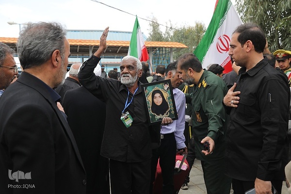 استقبال از خانواده شهدای دانش آموز میناب در قم