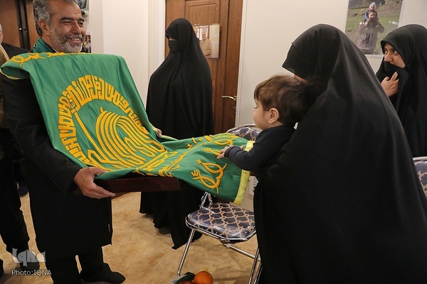 کاروان زیر سایه خورشید در منزل شهید لاریجانی