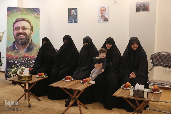 کاروان زیر سایه خورشید در منزل شهید لاریجانی