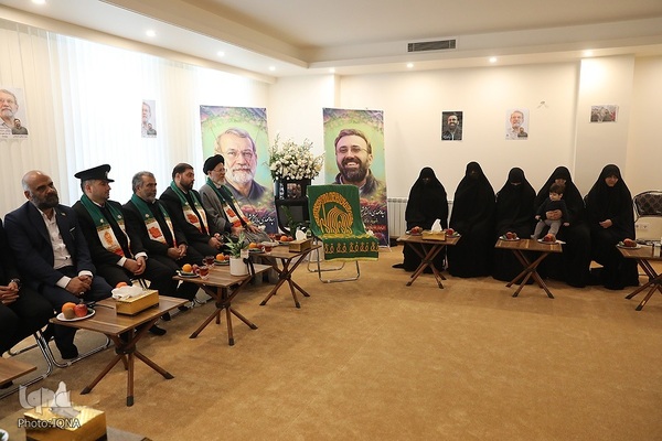 کاروان زیر سایه خورشید در منزل شهید لاریجانی