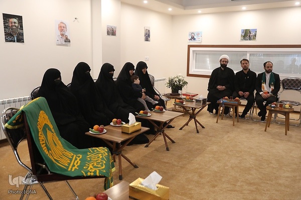 کاروان زیر سایه خورشید در منزل شهید لاریجانی