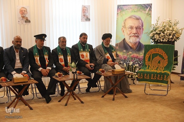 کاروان زیر سایه خورشید در منزل شهید لاریجانی