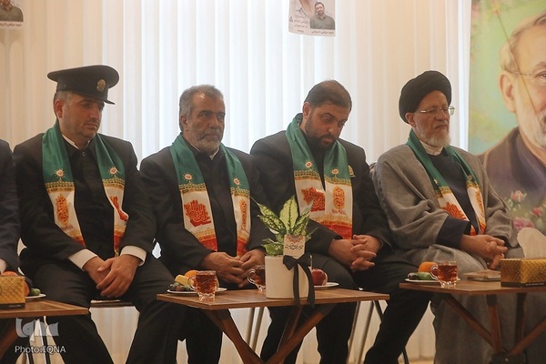 کاروان زیر سایه خورشید در منزل شهید لاریجانی