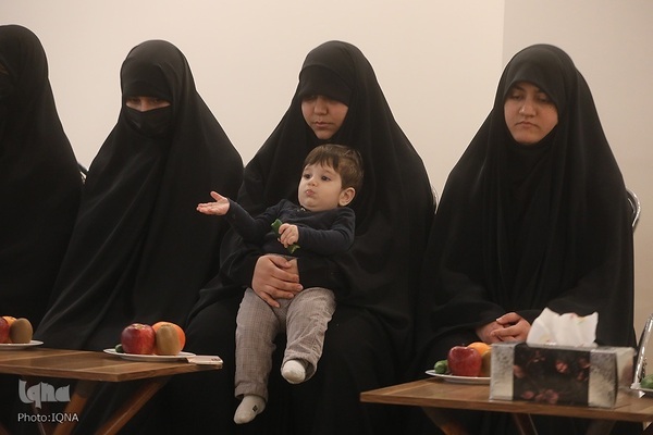 کاروان زیر سایه خورشید در منزل شهید لاریجانی