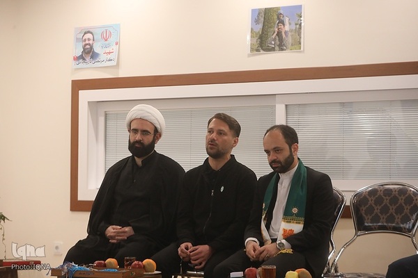 کاروان زیر سایه خورشید در منزل شهید لاریجانی