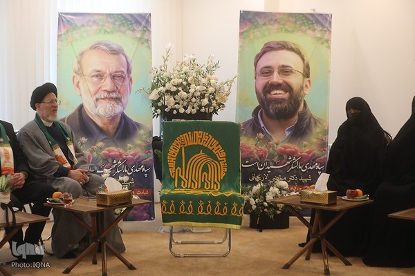 کاروان زیر سایه خورشید در منزل شهید لاریجانی