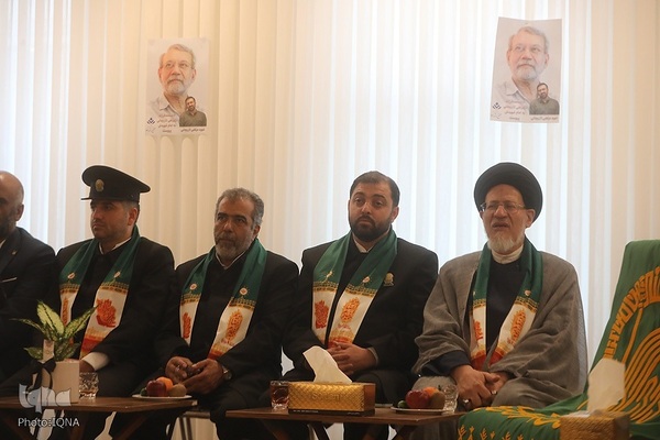 کاروان زیر سایه خورشید در منزل شهید لاریجانی