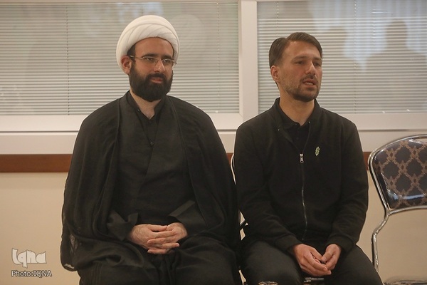 کاروان زیر سایه خورشید در منزل شهید لاریجانی