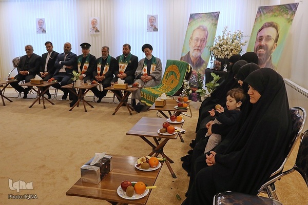 کاروان زیر سایه خورشید در منزل شهید لاریجانی