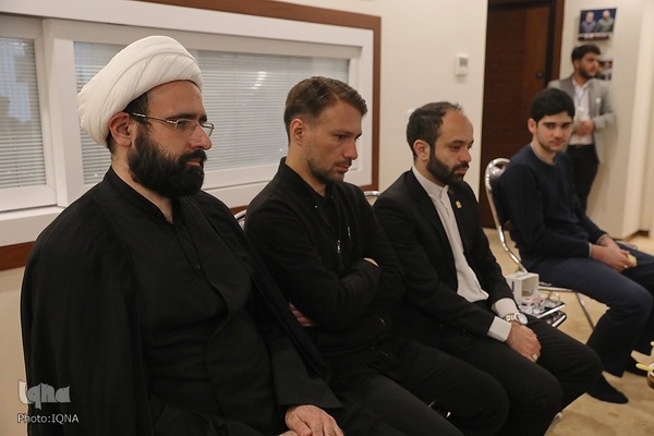 کاروان زیر سایه خورشید در منزل شهید لاریجانی