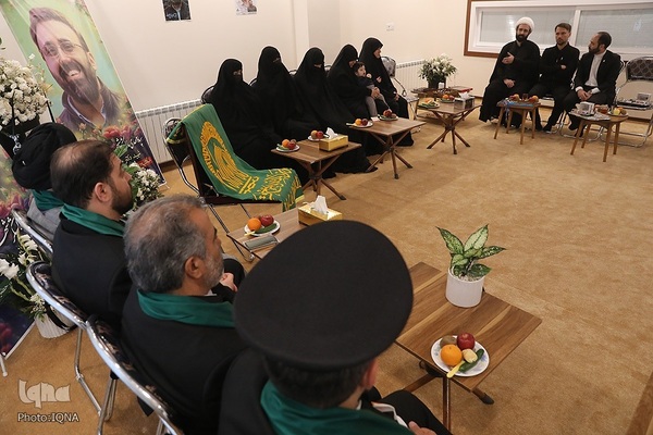 کاروان زیر سایه خورشید در منزل شهید لاریجانی