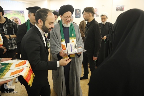 کاروان زیر سایه خورشید در منزل شهید لاریجانی