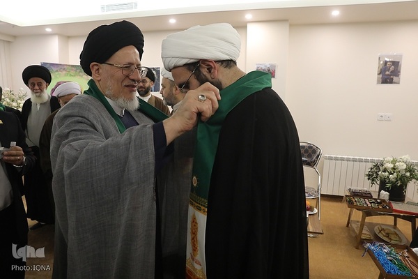 کاروان زیر سایه خورشید در منزل شهید لاریجانی