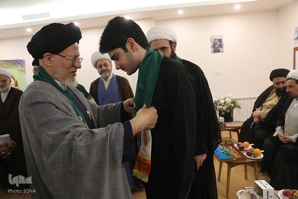 کاروان زیر سایه خورشید در منزل شهید لاریجانی