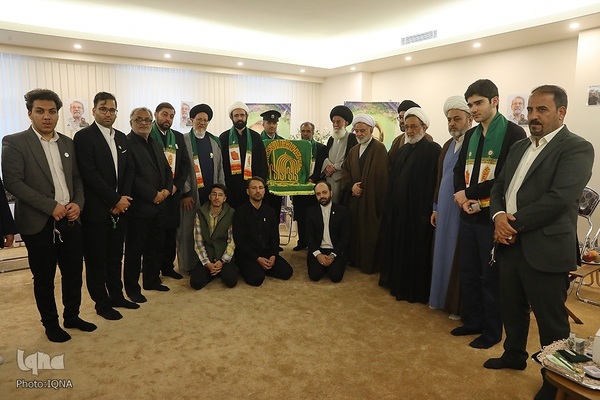 کاروان زیر سایه خورشید در منزل شهید لاریجانی