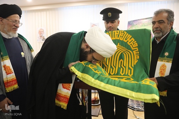 کاروان زیر سایه خورشید در منزل شهید لاریجانی