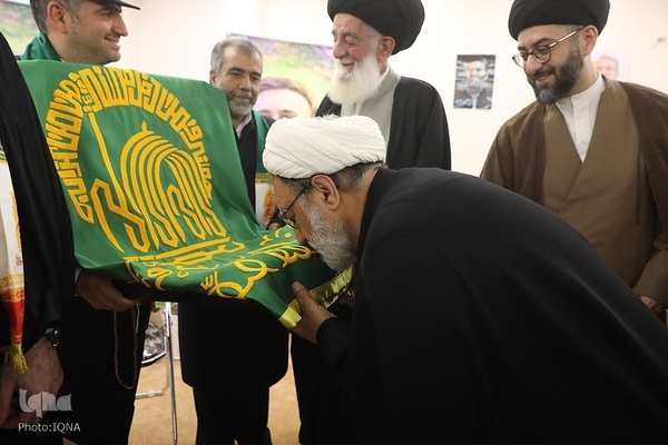 کاروان زیر سایه خورشید در منزل شهید لاریجانی