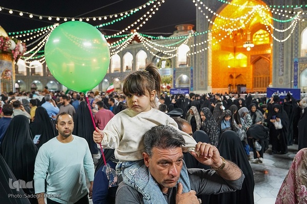 حرم مطهر رضوی در شب میلاد حضرت رضا(ع)