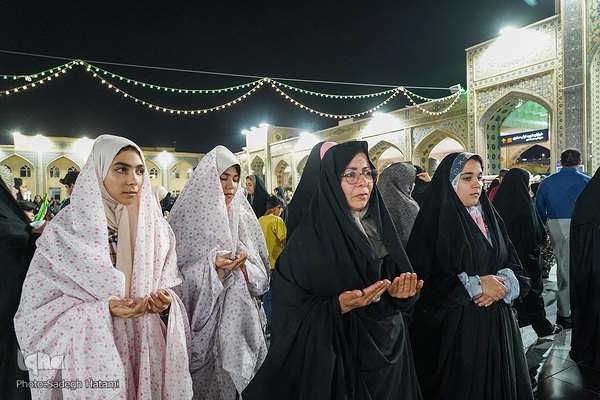 حرم مطهر رضوی در شب میلاد حضرت رضا(ع)