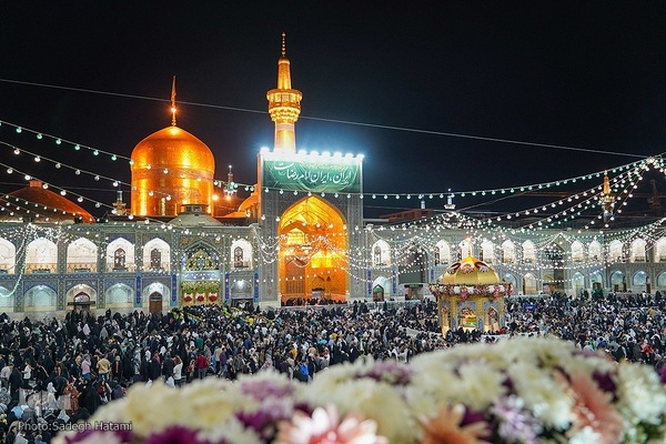 حرم مطهر رضوی در شب میلاد حضرت رضا(ع)