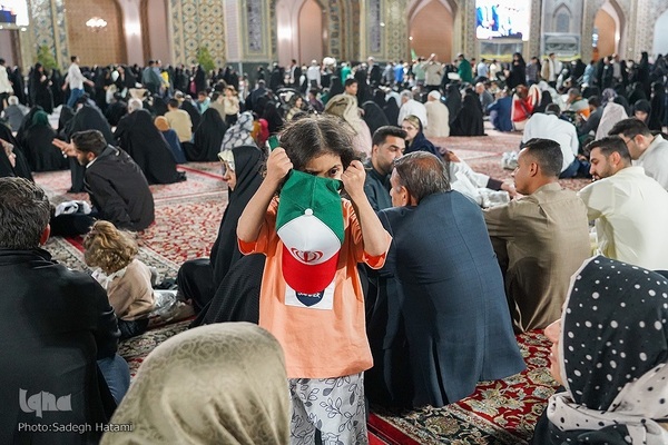 حرم مطهر رضوی در شب میلاد حضرت رضا(ع)