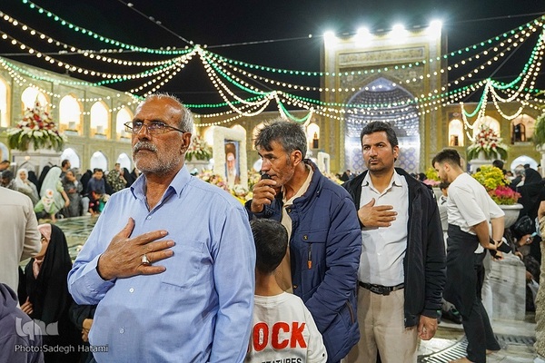 حرم مطهر رضوی در شب میلاد حضرت رضا(ع)