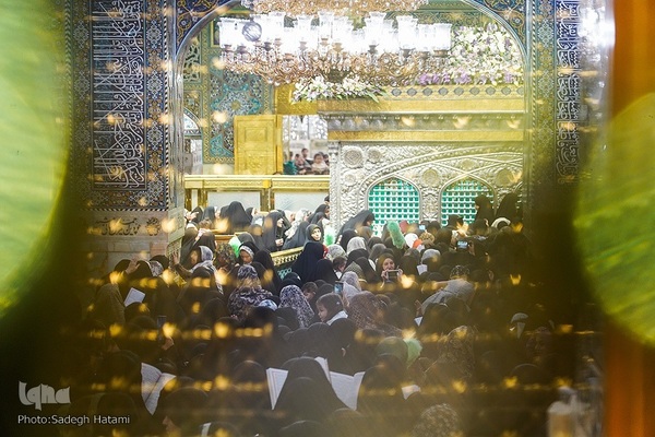 حرم مطهر رضوی در شب میلاد حضرت رضا(ع)