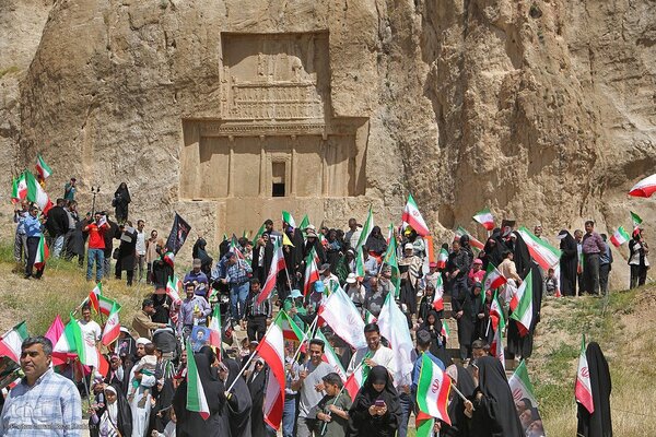 بزرگداشت سالگرد سفر رهبر شهید انقلاب به استان فارس