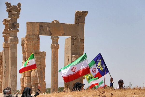 بزرگداشت سالگرد سفر رهبر شهید انقلاب به استان فارس