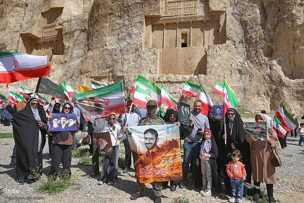 بزرگداشت سالگرد سفر رهبر شهید انقلاب به استان فارس