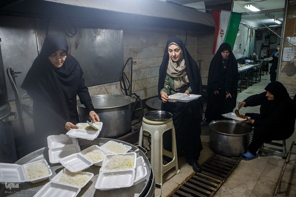 آشپزخانه‌های مقاومت: زنانی که در پشت خط مقدم، حامی امنیت شدند