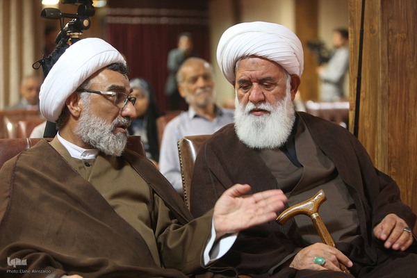 آیین رونمایی از ترجمه عربی مجموعه چهل جلدی «چلچراغ حکمت»