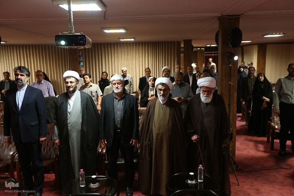 آیین رونمایی از ترجمه عربی مجموعه چهل جلدی «چلچراغ حکمت»