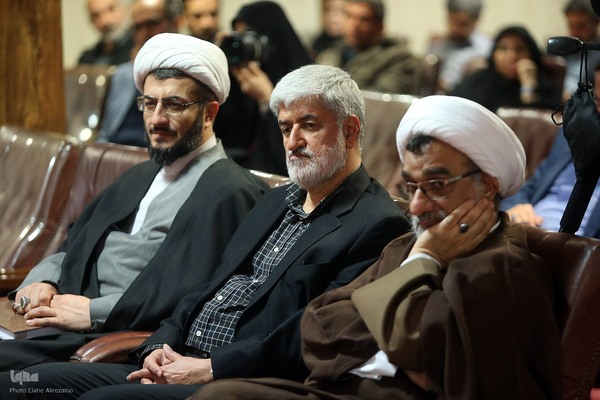 آیین رونمایی از ترجمه عربی مجموعه چهل جلدی «چلچراغ حکمت»