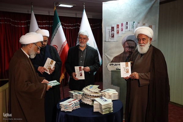 آیین رونمایی از ترجمه عربی مجموعه چهل جلدی «چلچراغ حکمت»