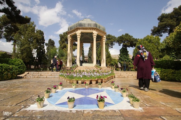 ۱۵ اردیبهشت؛ روز شیراز
