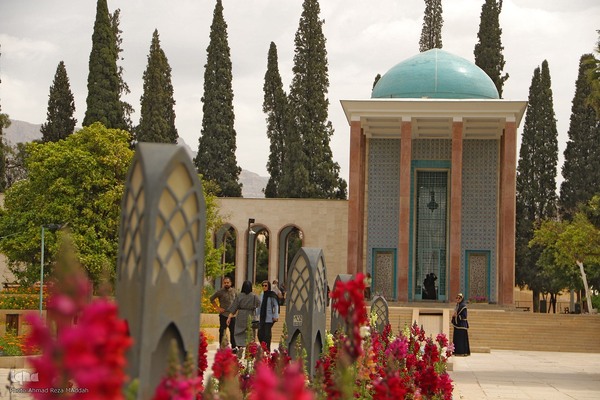 ۱۵ اردیبهشت؛ روز شیراز