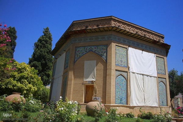 ۱۵ اردیبهشت؛ روز شیراز