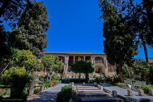 ۱۵ اردیبهشت؛ روز شیراز