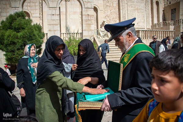 مراسم معنوی تعویض قرآن دروازه قرآن شیراز