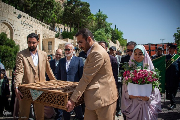مراسم معنوی تعویض قرآن دروازه قرآن شیراز