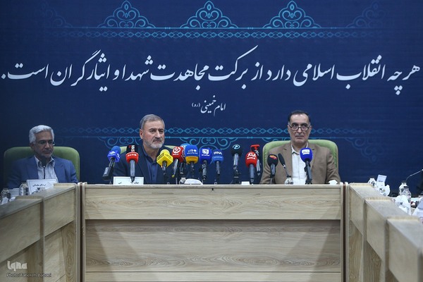 مراسم تقدیر از  خانواده چهار شهید امدادگر  و سه پرستار ایثارگر