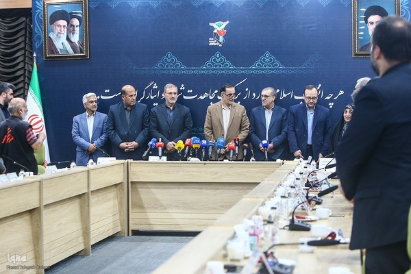 مراسم تقدیر از  خانواده چهار شهید امدادگر  و سه پرستار ایثارگر