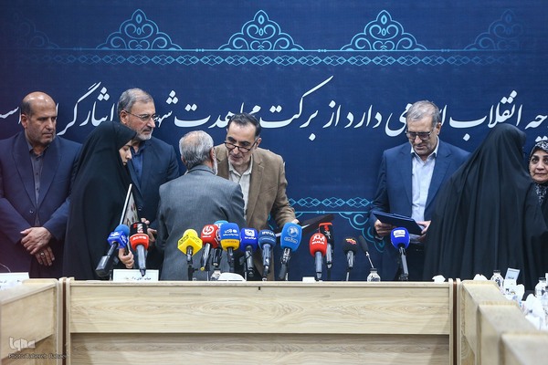 مراسم تقدیر از  خانواده چهار شهید امدادگر  و سه پرستار ایثارگر