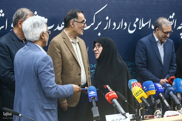 مراسم تقدیر از  خانواده چهار شهید امدادگر  و سه پرستار ایثارگر