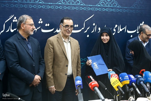 مراسم تقدیر از  خانواده چهار شهید امدادگر  و سه پرستار ایثارگر
