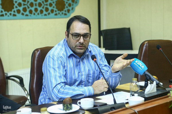 محمد کاکاوند در رونمایی از کتاب‌های «سنت اقراء و نظام اجازات» و «دانش و هنر معلمی»