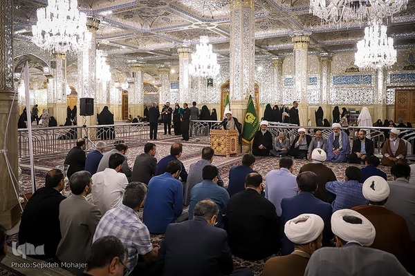 مراسم بزرگداشت حکیم معاصر محمدحسین حشمت‌پور در حرم مطهر رضوی